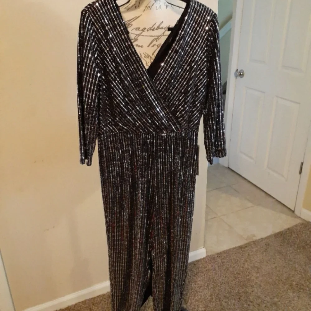 Luxology jumpsuit - Picture 4 of 5